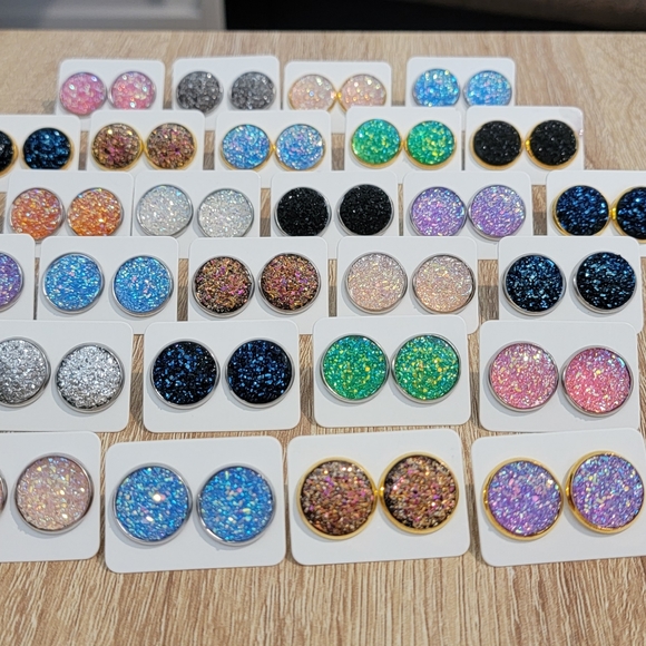 Meet your Posher, Amanda - Picture 3 of 5